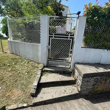 Maison Bord De 50 M *