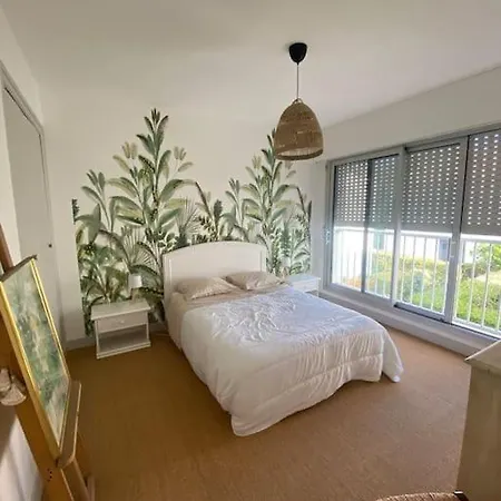 בית נופש Maison Bord De 50 M *